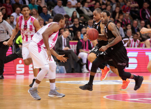 一个充满不 一个充满不